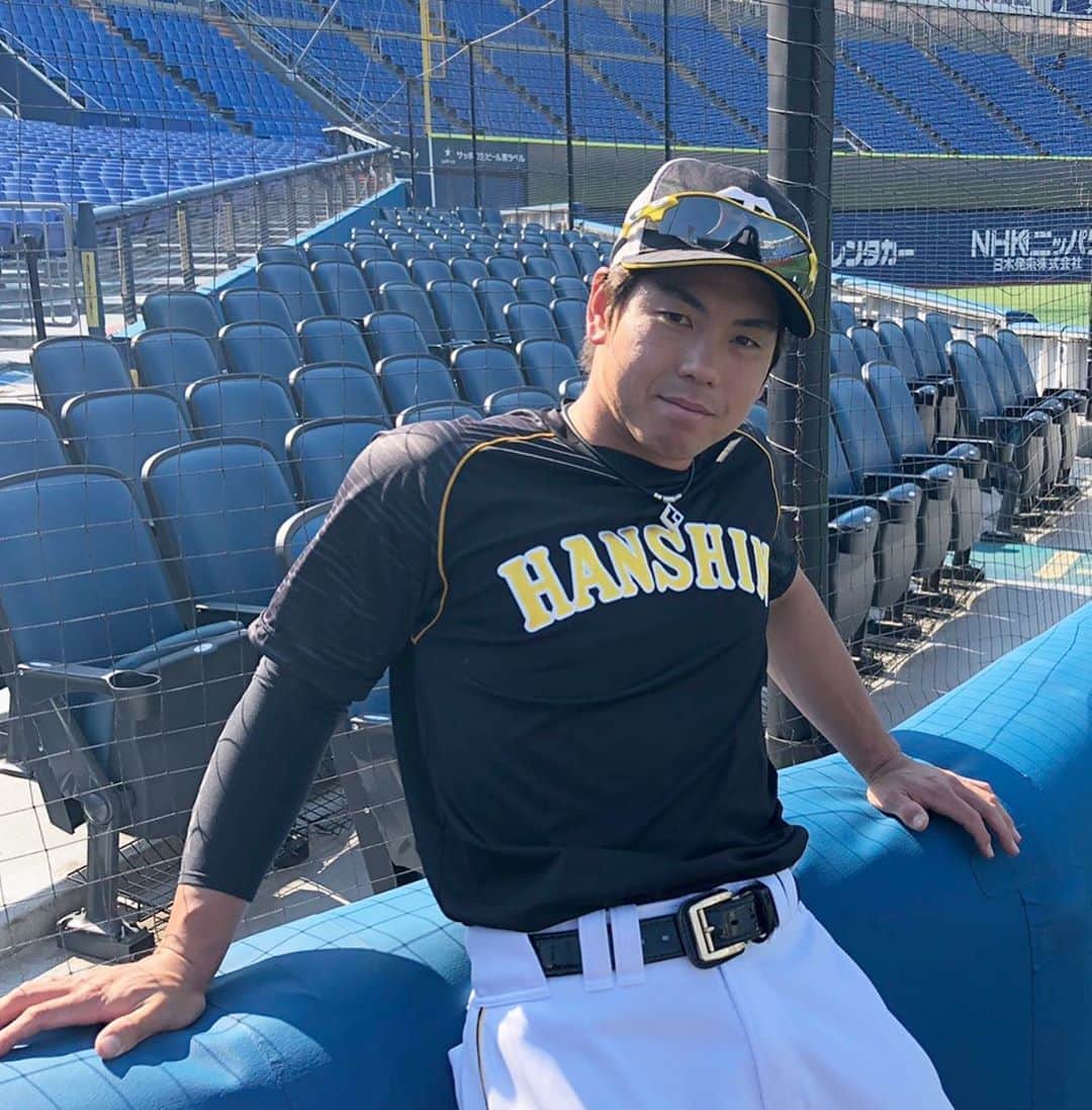 のインスタグラム：「今日からは横浜DeNAとの3連戦です‼️ 練習前のオフショット📷✨ #梅野隆太郎 選手 #オネルキガルシア 選手 #ピアースジョンソン 選手 #阪神タイガース #ぶち破れオレがヤル」