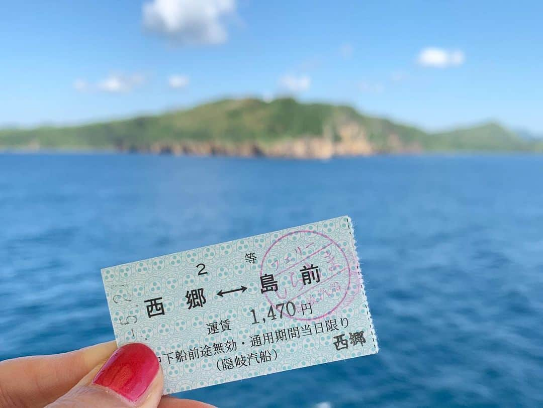 レイヤマダさんのインスタグラム写真 - (レイヤマダInstagram)「隠岐の島、島後から島前へ移動。隠岐の島諸島4島と本土を繋ぐたくさんの船が往来しますよー！ #隠岐の島 #隠岐ユネスコ世界ジオパーク #ジオパーク #島根県 #親善大使 #レイタビ #島後 #島前 #西郷港 #フェリーしらしま」5月24日 15時48分 - rayyamada_dayo