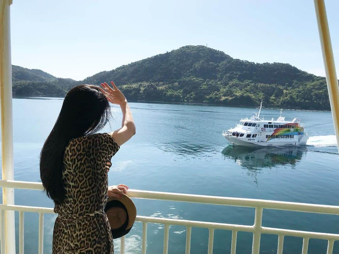 レイヤマダさんのインスタグラム写真 - (レイヤマダInstagram)「隠岐の島、島後から島前へ移動。隠岐の島諸島4島と本土を繋ぐたくさんの船が往来しますよー！ #隠岐の島 #隠岐ユネスコ世界ジオパーク #ジオパーク #島根県 #親善大使 #レイタビ #島後 #島前 #西郷港 #フェリーしらしま」5月24日 15時48分 - rayyamada_dayo