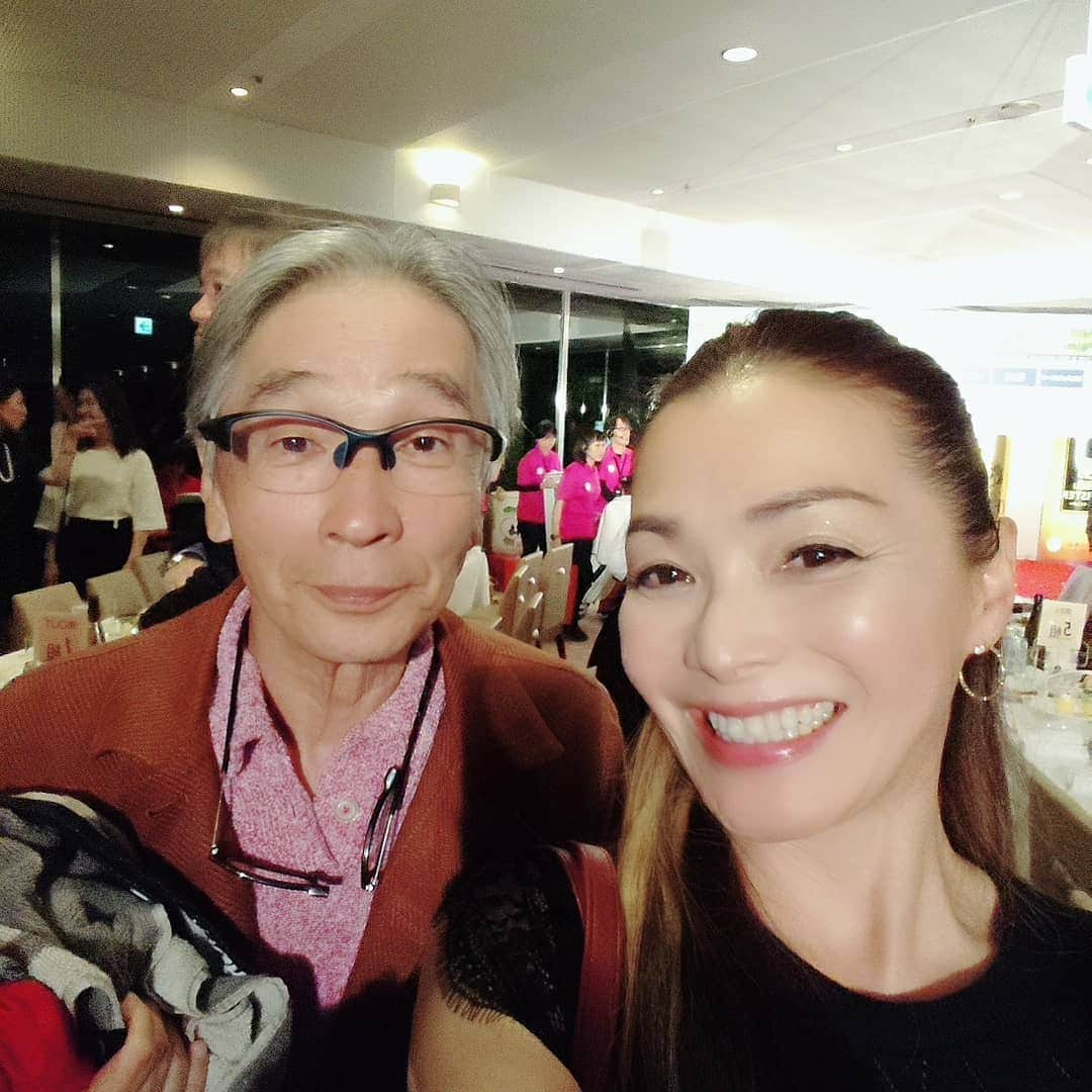 渡辺めぐみさんのインスタグラム写真 - (渡辺めぐみInstagram)「叙々苑カップパート2 つまみ枝豆さんとプレーしました😁 ずーっと笑いっぱなしでした👍👍👍👍 相原勇ちゃん・薬師寺保栄さん・金子昇さん・マリーンちゃん・佐藤弘道さん・堺正章さん・栗田貫一さん・根本りつ子さん・叙々苑新井会長・ 沢山の方たちと、楽しい一日を過ごせる、叙々苑カップは、最高のコンペ番組です⤴️⤴️⤴️⤴️ そして、枝豆さんとご一緒にプレーをしました、福島さん・貫さん有り難うございました😁👍👍 キャディーの檜山さんも、有り難うございました😍❤️ 20年も、毎年楽しみだった「叙々苑カップ」も、今年で一旦節目と言うことで、終了となりました‼️ 20年間、有り難うございました😍❤️ そして、スタッフ関係者の皆様お疲れ様でした⤴️⤴️⤴️⤴️⤴️ #叙々苑カップ#ゴルフ#ゴルフ女子#ゴルフウェア#Callaway#焼き肉#レイクウッドゴルフクラブ#叙々苑焼き肉 #instagramjapan #instagramgolf #instagramgood #instagramlike #instagrammer」5月24日 15時48分 - meguheart