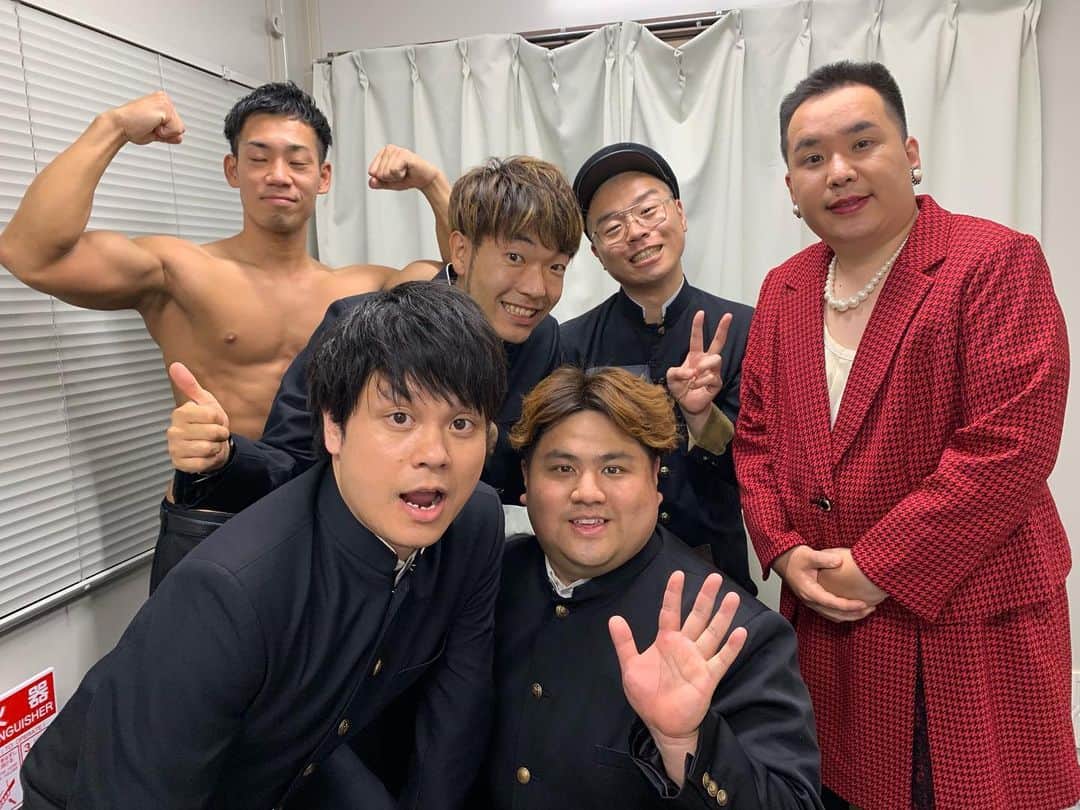 池田真一のインスタグラム：「昨日はアキナさんの名門モウカリマッカー学園の収録でした！ 死ぬほど楽しかったので是非見て下さい！放送日また報告します！ そしていよいよ明日はダブルアートの単独ライブです！ まだチケットありますのでリプライ、メッセージお待ちしております！」