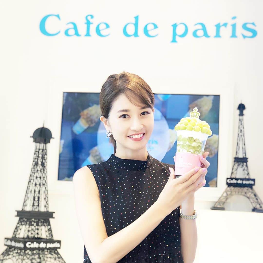 のインスタグラム：「韓国で大人気のCafe de paris  @cafedeparis_japan 🇰🇷が、六本木ヒルズ内で場所が移転しリニューアルオープンしました✨ ・ ・ 早速ニコイチ姉妹と伺ってきました♡  どれにしようかと悩む悩む…。笑。 ・ 始めに気になった、青ぶどうボンボンしました🍇 ・ ヨーグルトのあっさりとぶどうが🍇よく合う✨ ・ それにしても3人共「可愛い♡」「大きい」を連呼しておりました。笑 ・ 行きたいなぁ、と思っていたので期間延長になってくれて嬉しい✨ ・  ヨーグルトと下にあるジュースは混ぜて飲むのがおすすめ☺︎ ・ 場所は六本木ヒルズ内のヒルサイド2階です✨ ・ ・ #韓国スイーツ#韓国カフェ #六本木#六本木ヒルズ#roppongi #roppongihills #スイーツ#カフェドパリ #sweet #パフェ#青ぶどうボンボン#ぶどう#可愛い#Cafedeparis#韓国好き #korea#六本木カフェ#六本木スイーツ#アラフォー#アラフォーライフ#おやつ#インスタ映えスイーツ#港区#スイーツ好きな人と繋がりたい」