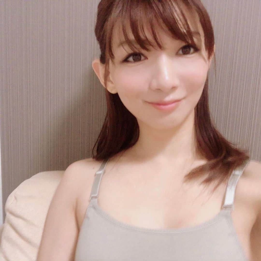 中谷あすみさんのインスタグラム写真 - (中谷あすみInstagram)「トレーニングのときのインナーに使用している #tu_hacci のブライラズ。 このキャミソールは運動するときにも部屋着にも楽チンなのにワイヤー入りの補正下着という…！！👍 機能性高すぎてお気に入り✨  #インナー#トレーニング#部屋着#補正下着#ブライラズ#roomwear#キャミソール#ランジェリー#pr」5月24日 16時31分 - asumi_naa