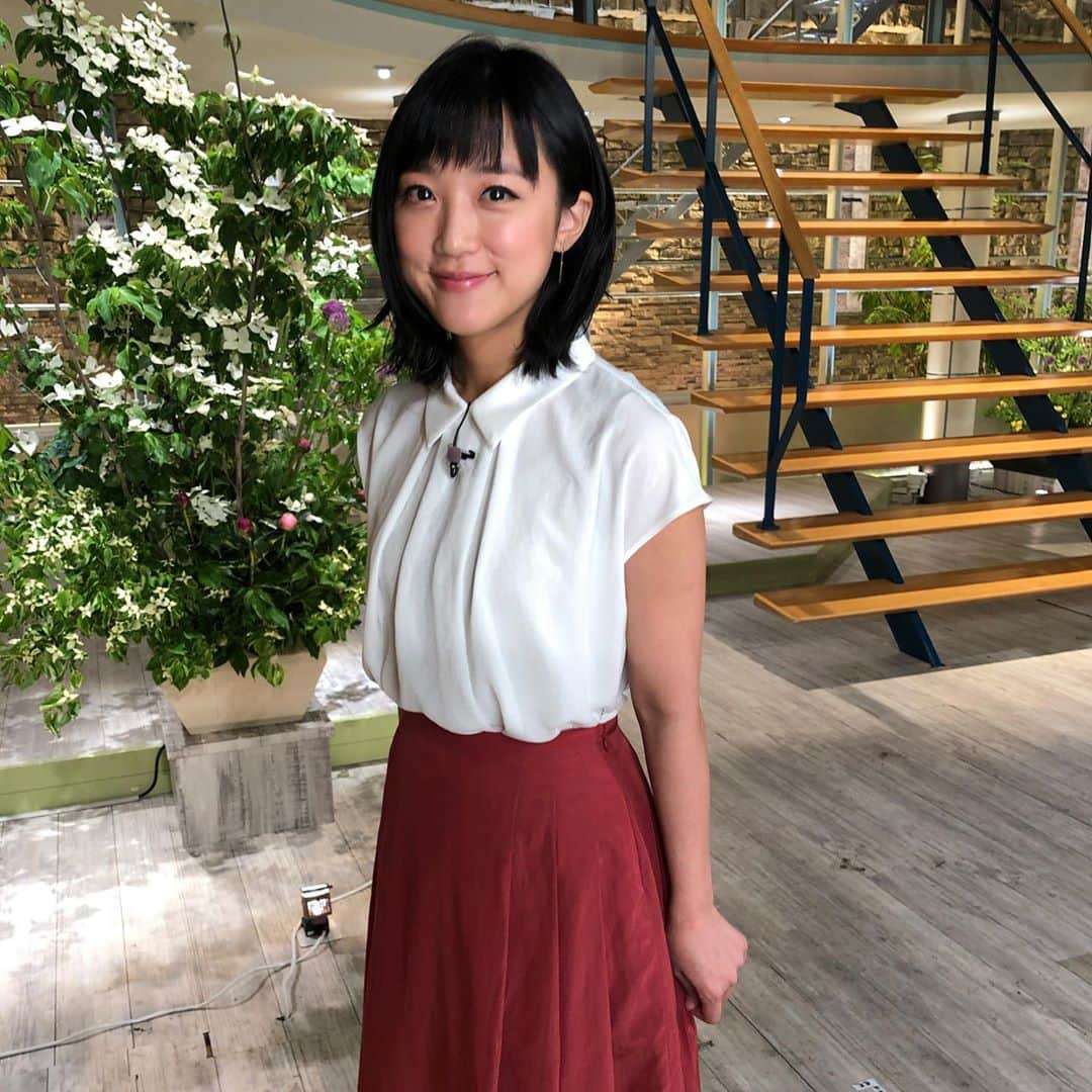 竹内由恵さんのインスタグラム写真 - (竹内由恵Instagram)「今週は載せるタイミングをずーっと逸していました💦先週の衣装シリーズです✨よかったら参考にしてください^ ^  1枚目 トップス・スカート Maison de Beige(メゾン ド ベージュ) 2枚目 トップス Maison de Beige(メゾン ド ベージュ) スカート I.T.'S international (イッツ インターナショナル) 3枚目 ワンピース Otto pittock style https://www.instagram.com/otto_japan 4枚目 ワンピース FABIA(ファビア) https://www.instagram.com/otto_japan 5枚目 ブラウス・スカート NATURAL BEAUTY (ナチュラル ビューティー) #maisondebeige #itsinternational #ottopittockstyle #fabia #naturalbeauty #アナウンサー衣装」5月24日 16時38分 - yoshie0takeuchi