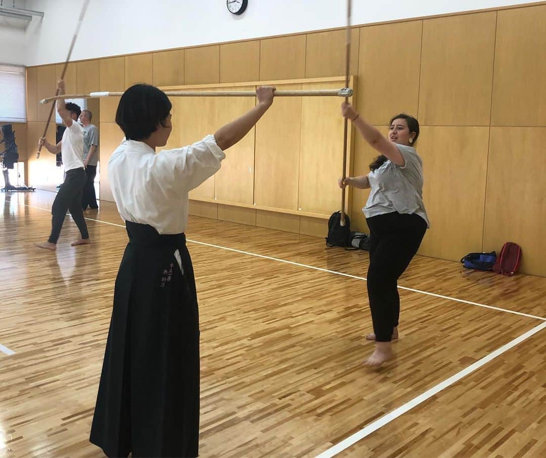 近畿大学総務部広報室さんのインスタグラム写真 - (近畿大学総務部広報室Instagram)「The BUDO program. Learning Japanese history and culture in English through martial arts! Good reason for studying at KINDAI university.  #kindaiuniversity #kindai #budo #martialartists #naginata  #english #studyabroad #studyinjapan #stadyatkindai #近畿大学 #近大 #なぎなた #武道」5月24日 16時48分 - kindaiuniversity