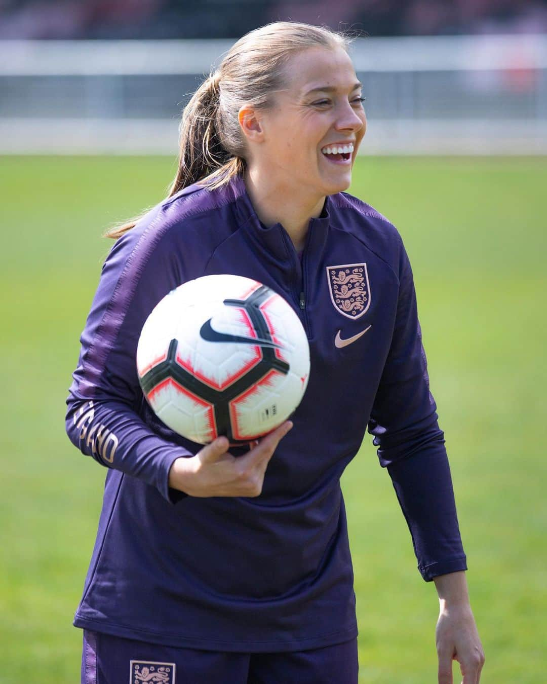 Nike Womenさんのインスタグラム写真 - (Nike WomenInstagram)「“Find your joy and make sure that you give a 100 percent in everything you do.” ⠀⠀ Hit our story to discover @frankirby and see how she prepares for football’s biggest stage. #justdoit」5月24日 16時48分 - nikewomen