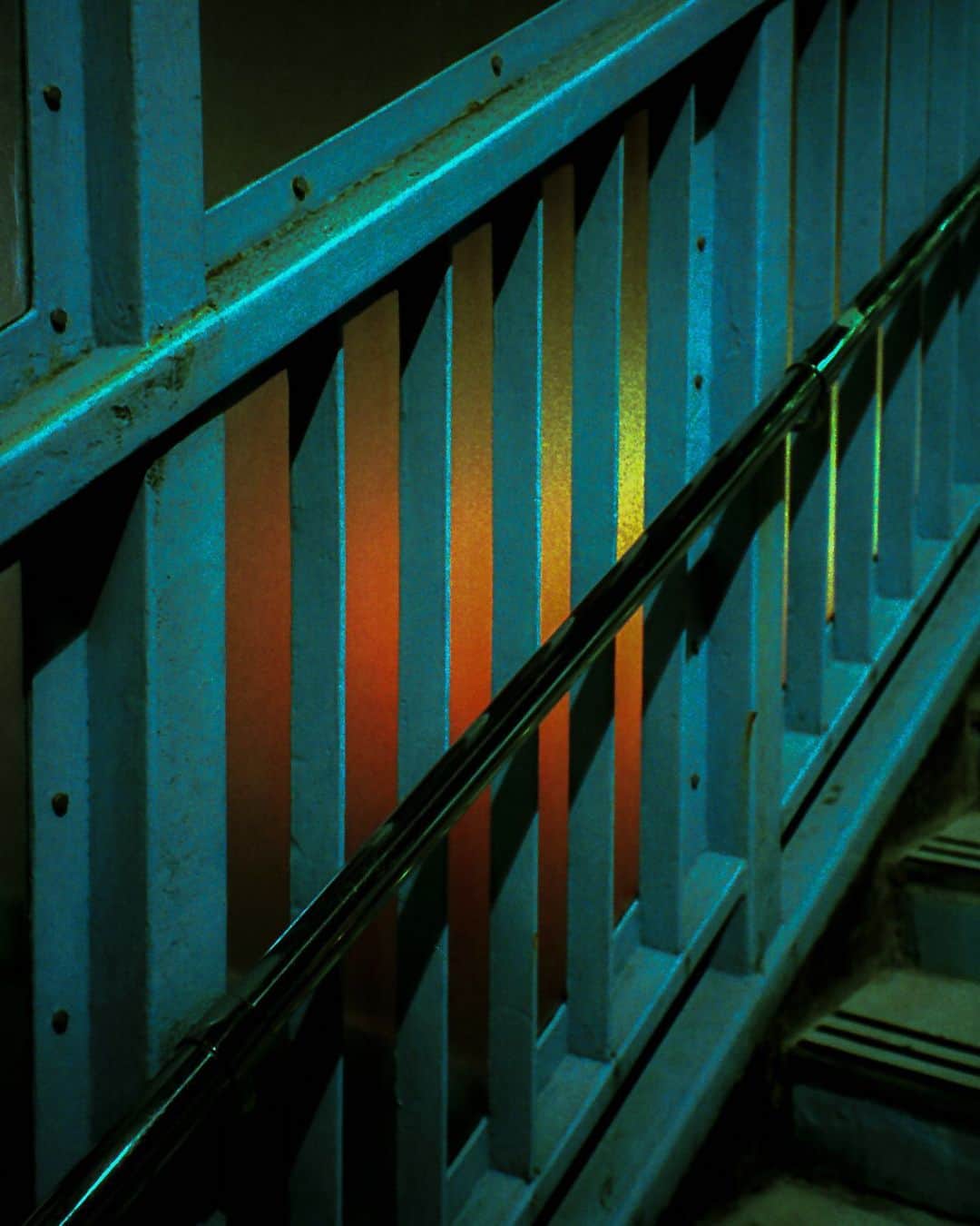 Paul Smith Japanさんのインスタグラム写真 - (Paul Smith JapanInstagram)「@nanorie が夜のコンビニエンスストア近くで見つけたストライプ。 . #weseestripes では、ポール・スミスの代名詞でもあるストライプをイメージさせる写真を毎月フィーチャーしています。 . . . #PaulSmith #stripes #colour #tokyo #ポールスミス」5月24日 16時50分 - paulsmithjapan