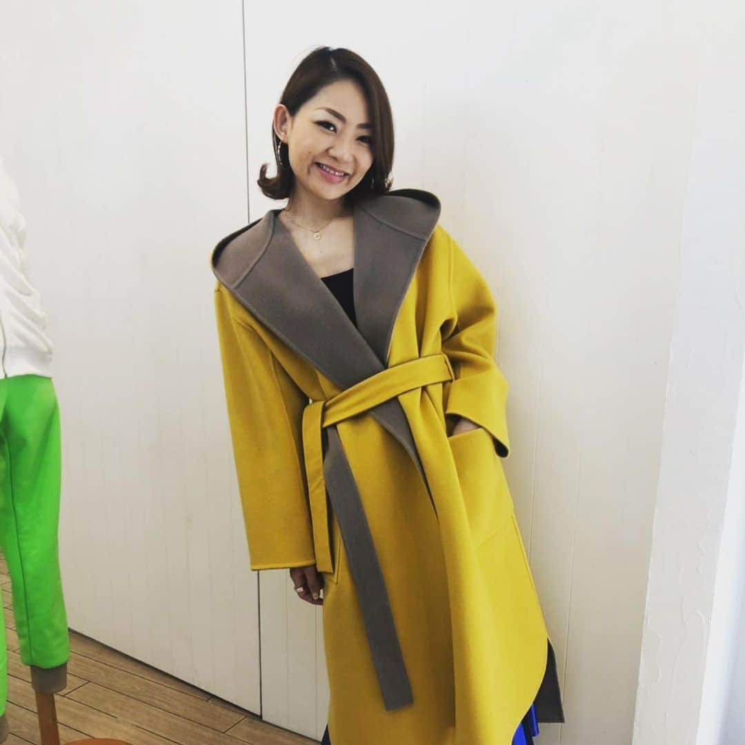 宮本美季のインスタグラム：「先日 @0008infinity さんの展示会にお邪魔させて頂きましたー！今期のテーマはストリート。カジュアルだけど、生地もデザインもとってもこだわっていて、目移りしまくりでした😆皆さんも是非check it out !!! 私もオーダーしちゃった😏  そしてマーチンさんこと、鈴木雅之のツアーで販売しているマスコット人形、雅之助くんをおニューのバッグにつけてみました❤️本日は中野サンプラザホール！皆さんお待ちしておりまーす！！ #宮本美季 #0008infinity  #鈴木雅之 #中野サンプラザホール」