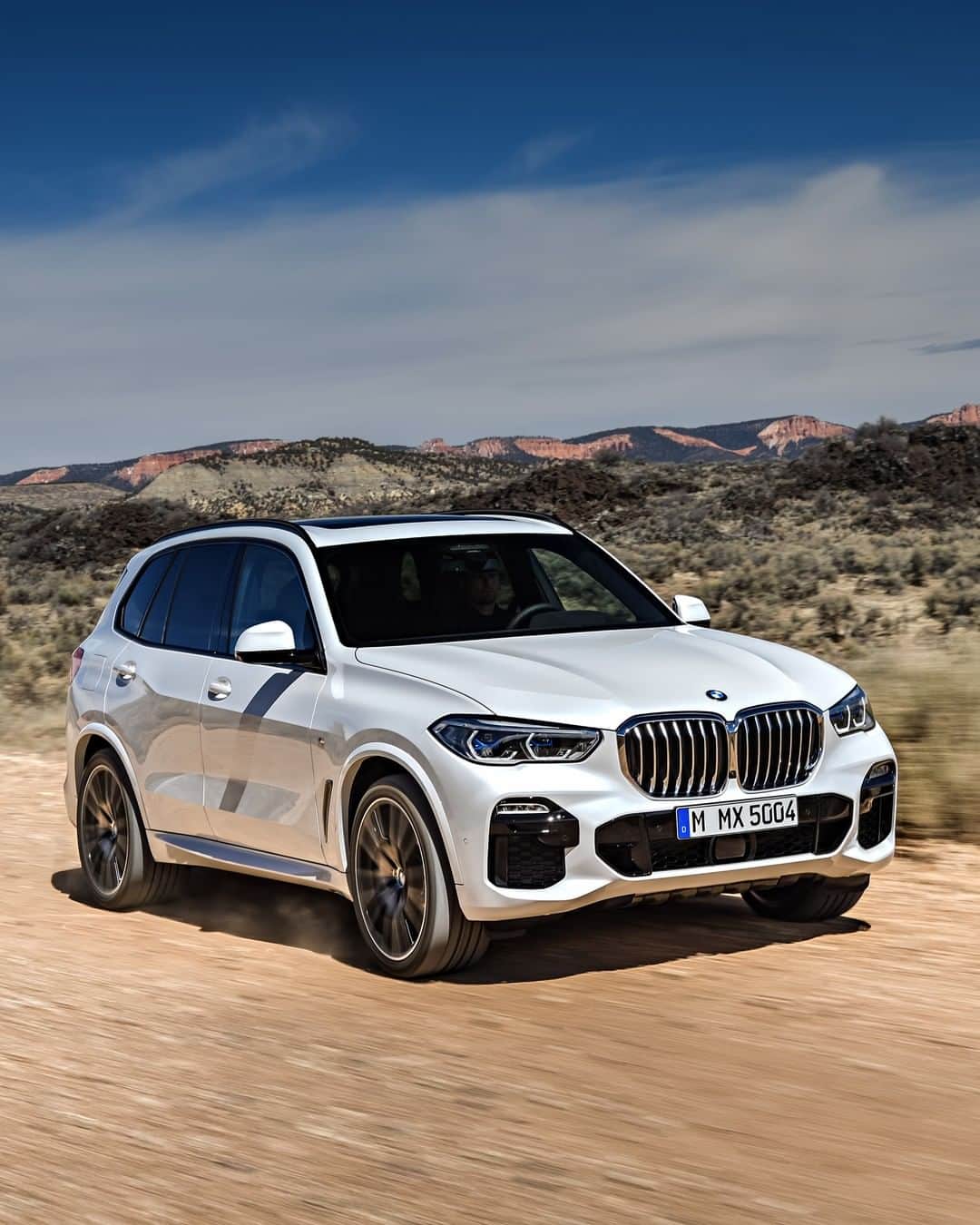 のインスタグラム：「Embracing unexpected detours.  The BMW X5.  #BMW #X5」