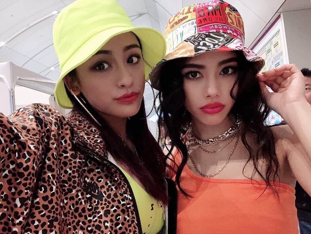 佐原モニカのインスタグラム：「@nylonjapan✖️ @atmos_pink_official 💛🧡」