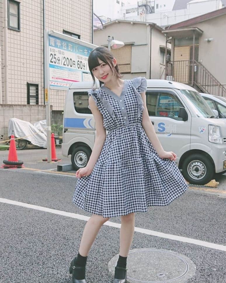 空野青空のインスタグラム：「#シリーズ駐車場 . . 今日は取材とフィッティングでした〜(≡ﾟωﾟ)あおべべは台湾で購入したおきゃわなワンピ♡♡もう夏だね〜🌞🌴🌺✨ . . #あおべべ #駐車場 #ギンガムチェック #空野青空 #あおにゃん #ワンピ #ギンガムチェックワンピース #台湾 #ハーフアップアレンジ #ボブヘア #ミディアムアレンジ  #夢展望 #夏 #夏ワンピ #vネックワンピース #幸薄顔ちゃん」