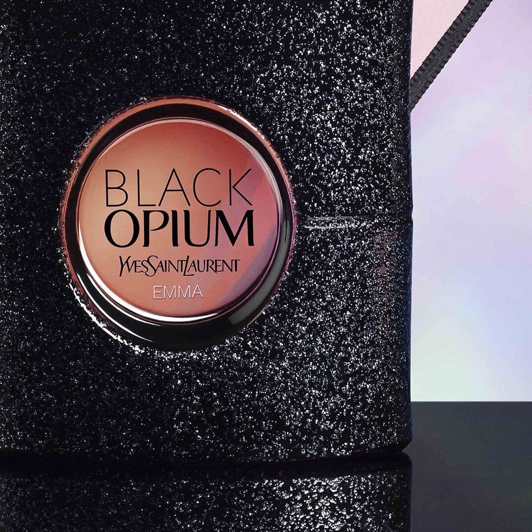 Yves Saint Laurent Beautyさんのインスタグラム写真 - (Yves Saint Laurent BeautyInstagram)「This coming mother’s day, the key to becoming your mother’s favourite is... BLACK OPIUM EAU DE PARFUM #yslbeauty #mothersday #blackopium」5月24日 17時16分 - yslbeauty