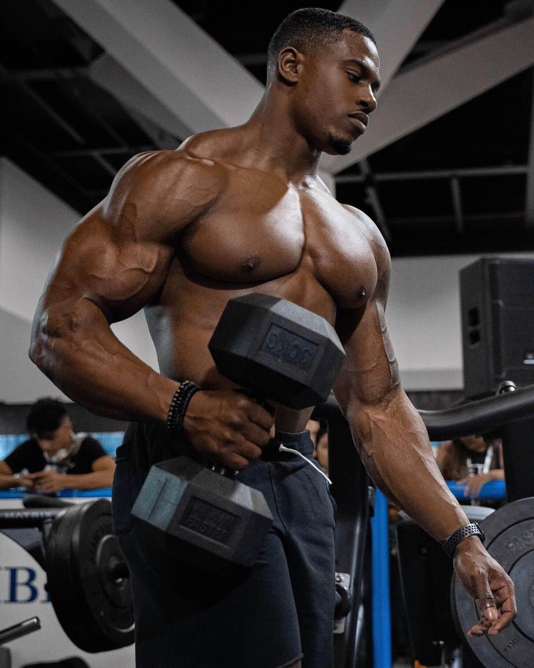 Simeon Pandaさんのインスタグラム写真 - (Simeon PandaInstagram)「Whatever you’re working towards, keep going, with consistently you will prevail.⁣ 💪🏾 ⁣ Be sure to check out my YouTube channel 🎬 for FREE routines or 📲 download Mass Gain Extreme at SIMEONPANDA.COM⁣ ⁣ #simeonpanda」5月24日 17時31分 - simeonpanda