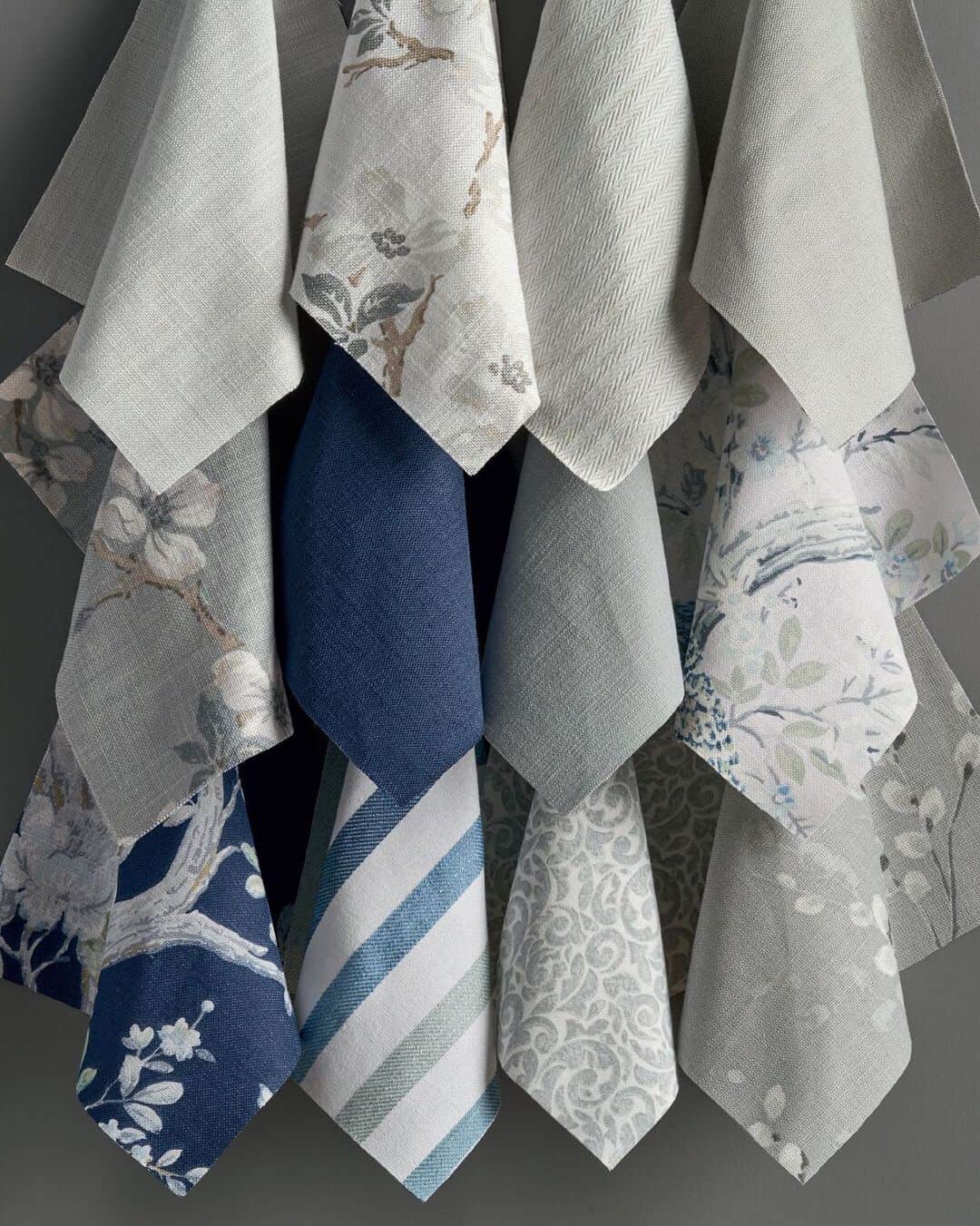 ローラアシュレイのインスタグラム：「Overwhelmed by fabric choices? Narrow down your options with our swatch service. Order up to eight free swatches online at: https://swatches.lauraashley.com」