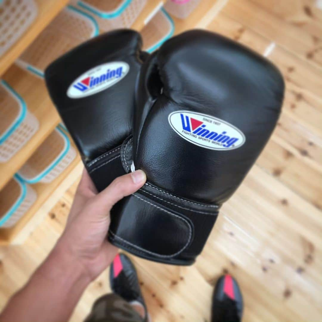 山本紘之さんのインスタグラム写真 - (山本紘之Instagram)「・ 先日買ったグローブを初使用🥊 モチベーション、上がってます。 ・ ・ ・ #boxing #gloves #🥊 #ボクシングとアナウンサー」5月24日 17時33分 - yamamoto_hiroyuki.ntv