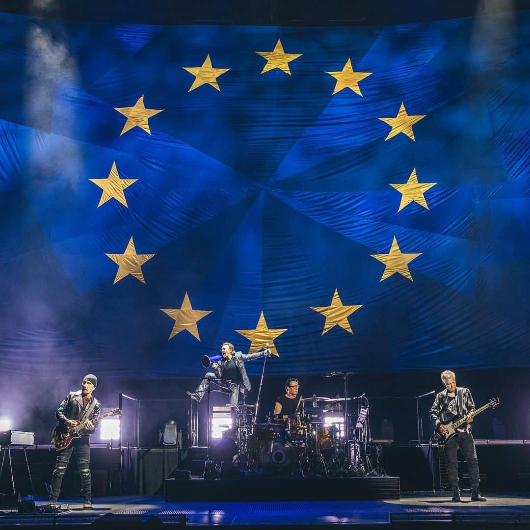 U2さんのインスタグラム写真 - (U2Instagram)「U2 plays for the star-studded Union. Don’t forget to vote for Europe.  #EUelections2019 #EuropeanElections2019」5月24日 17時35分 - u2