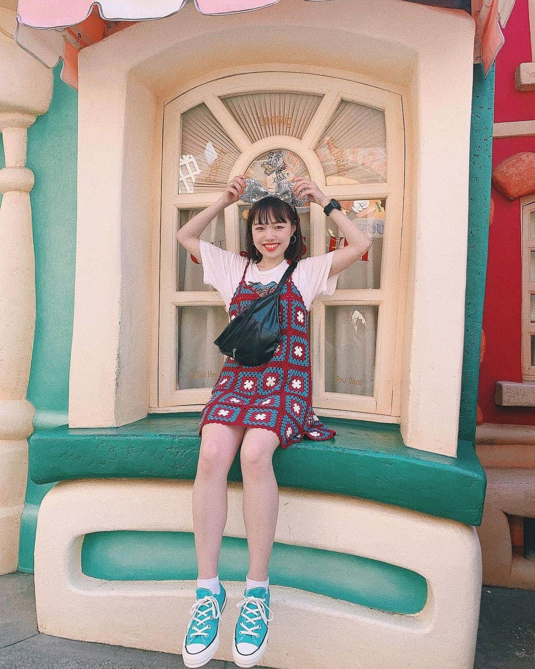 sayocoのインスタグラム：「I enjoyed DISNEY with jouetie🐭💘 ・ ・ ストーリー見てDM何件か頂いたワンピースは 2〜3年くらい前のjouetie✊❤️ (ちなみにバッグとTシャツもjouetie🌼) ・ ずっとお気に入りで毎年ヘビロテしてます♻️ ・ ・ #tdl#disneyland#jouetie#converse#ct70 #ディズニーランド#ディズニーコーデ」