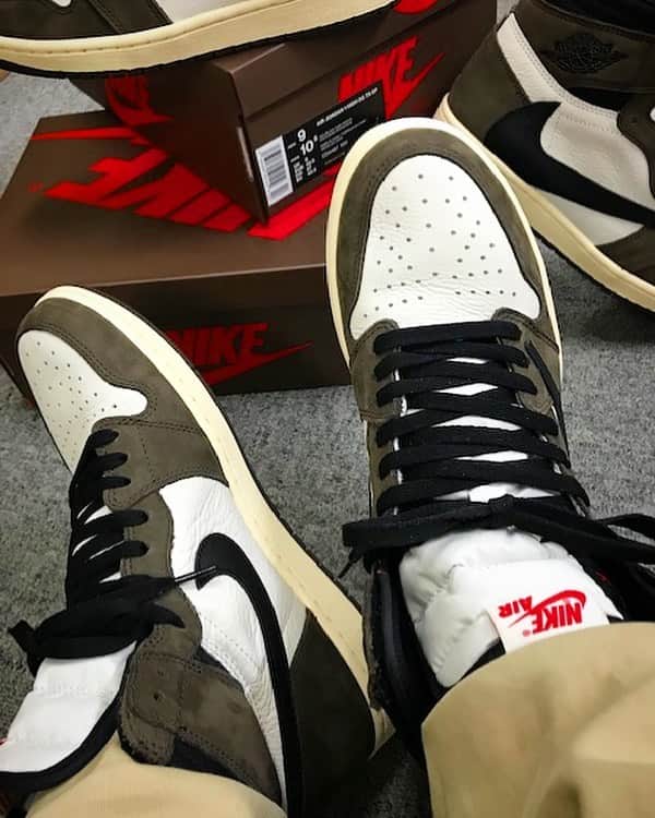 Kayzabroのインスタグラム：「Today’s kicks  めちゃくちゃ気に入ってるトラビスAJ1 ヤバイスニーカーのリリースが続いて嬉しい😘 #kicks #sneakers #airjordan #nike #travisscott」