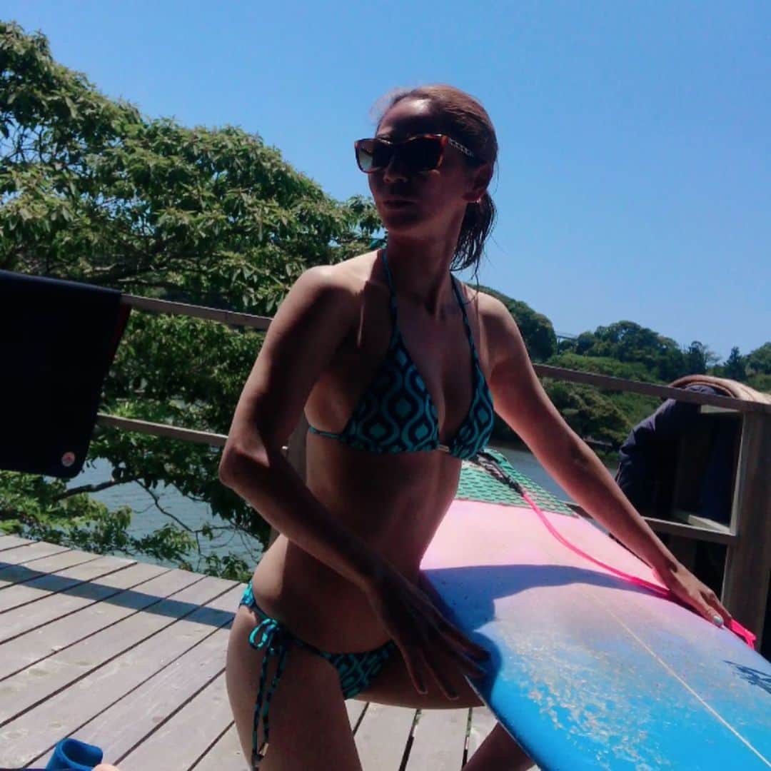 HARUKO（真木明子）さんのインスタグラム写真 - (HARUKO（真木明子）Instagram)「やっぱり水着でプラプラしている生活がいいな❤️. . 今日もデカ波突っ込んで大満足🌊 #水着#brasisdesign #ビキニ#bikini#のんびり」5月24日 17時45分 - haruko227