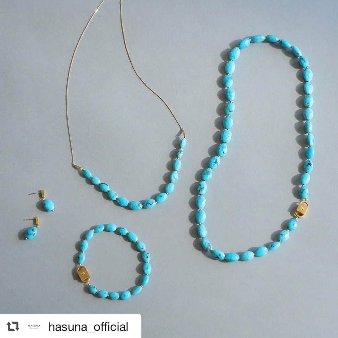 のインスタグラム：「#repost @hasuna_official via @PhotoAroundApp  Turquoise colors summer! #arizona # turquoise  #美しいものでできている #エシカル #PERPETUALJEWELRY #HASUNA #ハスナ #ジュエリー #アクセサリー #表参道 #OMOTESANDO #ethicaljewelry #accessories #accessory #fashion #design #japanesejewelry #japanjewelry」