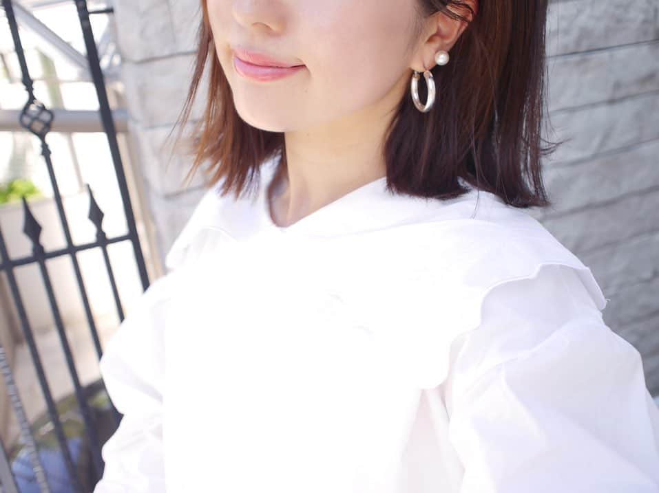 林香里さんのインスタグラム写真 - (林香里Instagram)「・ ・ 届いたばかりの @unik_2018 の sailor collar shirt早速来てみた( ¨̮ )‪︎ コットン素材でふんわりした シルエットと襟元も可愛いっ♥ 甘くなり過ぎないようにパンツに モノトーンで合わせてみました♪  #ootd#coordinate#wardrobe  #outfit#fashion#mama」5月24日 17時56分 - kaori_hayashi1203