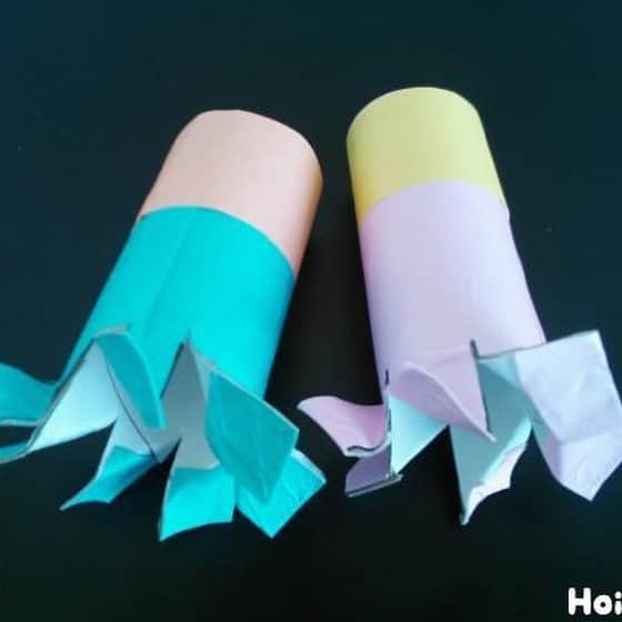 HoiClue♪ [ほいくる]さんのインスタグラム写真 - (HoiClue♪ [ほいくる]Instagram)「＼くるくるおさかなロケット／ たった一つのトイレットペーパーの芯が、くるくる回るロケットに変身🚀✨ . 投げ方や作り方次第で飛び方が変化するのも、おもしろさのヒミツ…😙 . . 記事や作り方アイデアの詳細は、 @hoiclue のプロフィールのURLから「ほいくる」へジャンプ→「おさかなロケット」で検索🔎 .  ほいくるの投稿を見て遊んだ後は、ぜひ #ほいくる または #hoiclue のタグをつけえ教えてください♬ほいくる公式サイトの記事内で、ご紹介させていただくかも…？ ※その際はInstagramのメッセージにて事前にご連絡させていただきます。  #保育 #遊び #あそび #子ども #こども #製作 #製作遊び #制作 #造形 #工作 #キッズアート #保育 #保育士 #保育園 #幼稚園 #こども園  #廃材 #廃材工作 #廃材リメイク #トイレットペーパーの芯 #手作りおもちゃ #魚 #おさかな #ロケット #外遊び #室内遊び #雨の日の遊び」5月24日 17時54分 - hoiclue