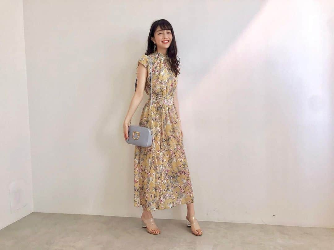 松川菜々花さんのインスタグラム写真 - (松川菜々花Instagram)「おにゅーワンピの紹介👗 ・ ・ @eclin_official のワンピ👗 花柄ロングでウエストにあるリボンで引き締まって見えるの🎀 素材的にも暑い時にサラッと着れて良き！！ ・ ・ 靴はずっと欲しかった @snidel_official のクリアサンダル👡 コルク素材でヒールの部分もクリアになってて涼しく見えるし履きやすいし好きなんだ♡ ・ ・ 2枚目からの失敗写真からの4枚目まで見てね笑笑 ・ ・ #ななコーデ #スナイデル #ワンピ #ワンピース #ロングワンピ #エクラン #eclin #ファッション #夏コーデ #楽コーデ #黄色ワンピ #クリアサンダル #コルクサンダル #今日のコーデ」5月24日 18時04分 - matsukawa__nanaka