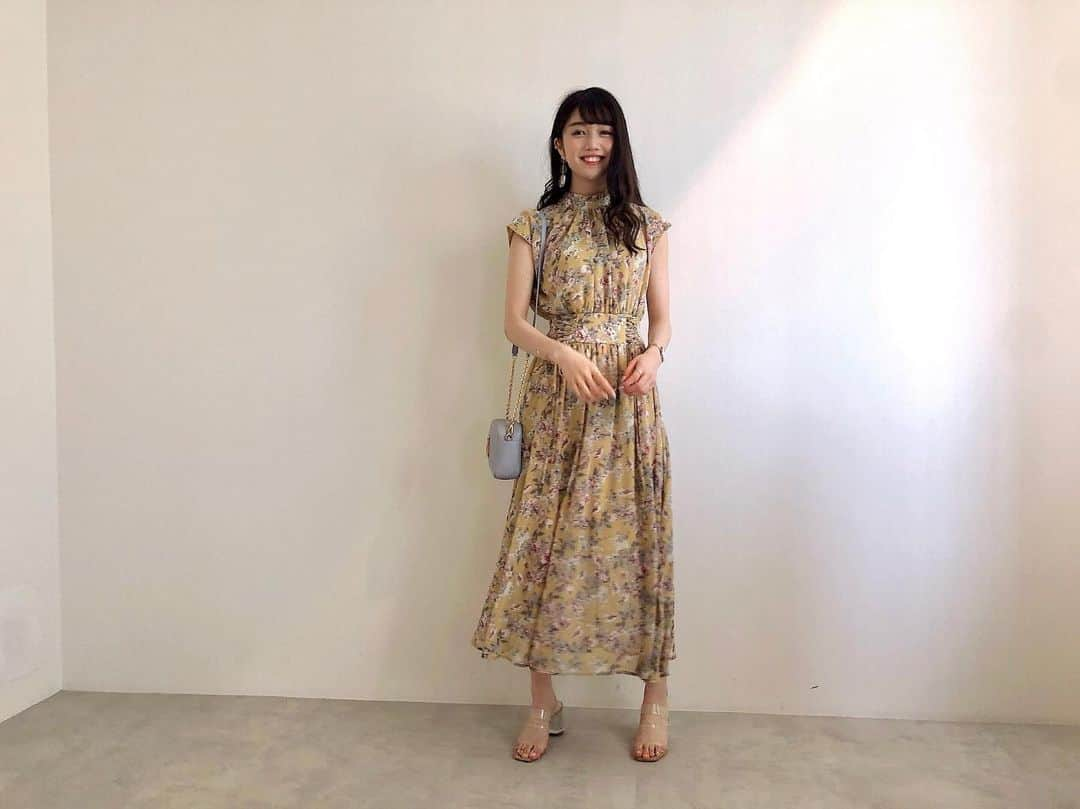 松川菜々花さんのインスタグラム写真 - (松川菜々花Instagram)「おにゅーワンピの紹介👗 ・ ・ @eclin_official のワンピ👗 花柄ロングでウエストにあるリボンで引き締まって見えるの🎀 素材的にも暑い時にサラッと着れて良き！！ ・ ・ 靴はずっと欲しかった @snidel_official のクリアサンダル👡 コルク素材でヒールの部分もクリアになってて涼しく見えるし履きやすいし好きなんだ♡ ・ ・ 2枚目からの失敗写真からの4枚目まで見てね笑笑 ・ ・ #ななコーデ #スナイデル #ワンピ #ワンピース #ロングワンピ #エクラン #eclin #ファッション #夏コーデ #楽コーデ #黄色ワンピ #クリアサンダル #コルクサンダル #今日のコーデ」5月24日 18時04分 - matsukawa__nanaka