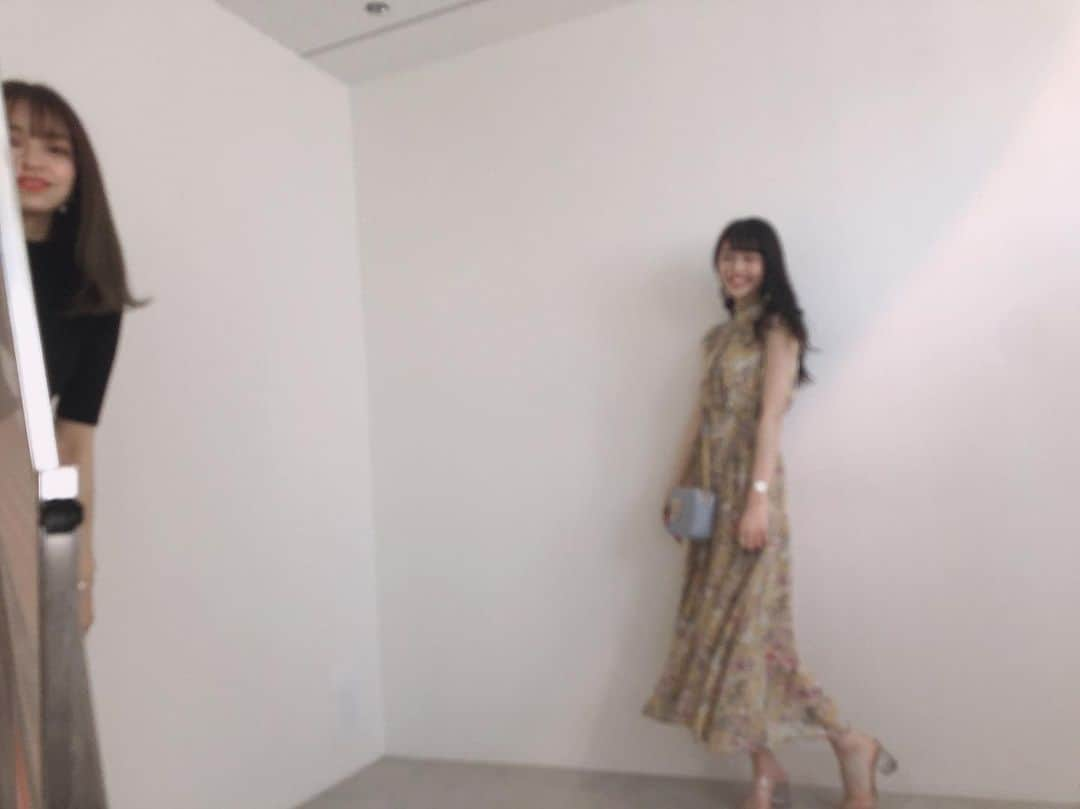 松川菜々花さんのインスタグラム写真 - (松川菜々花Instagram)「おにゅーワンピの紹介👗 ・ ・ @eclin_official のワンピ👗 花柄ロングでウエストにあるリボンで引き締まって見えるの🎀 素材的にも暑い時にサラッと着れて良き！！ ・ ・ 靴はずっと欲しかった @snidel_official のクリアサンダル👡 コルク素材でヒールの部分もクリアになってて涼しく見えるし履きやすいし好きなんだ♡ ・ ・ 2枚目からの失敗写真からの4枚目まで見てね笑笑 ・ ・ #ななコーデ #スナイデル #ワンピ #ワンピース #ロングワンピ #エクラン #eclin #ファッション #夏コーデ #楽コーデ #黄色ワンピ #クリアサンダル #コルクサンダル #今日のコーデ」5月24日 18時04分 - matsukawa__nanaka