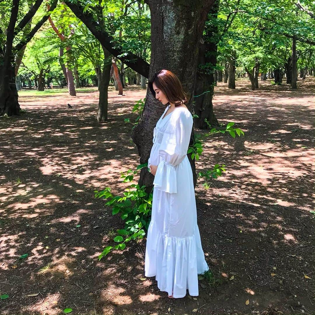 Ayaさんのインスタグラム写真 - (AyaInstagram)「今日はマタニティの撮影でした😊🍃🌿 データ届くの楽しみやなー✨ 来月は2人で撮りたい♡ . .  #マタニティフォト#撮影#マタニティコーデ#マタニティ#妊娠28週#妊娠8ヶ月#ラブグラフ#男の子のママ#妊娠後期#ぷんにー#妊婦コーデ#代々木公園#自然#matanity#mamagirl#プレママ」5月24日 17時59分 - aya__fit