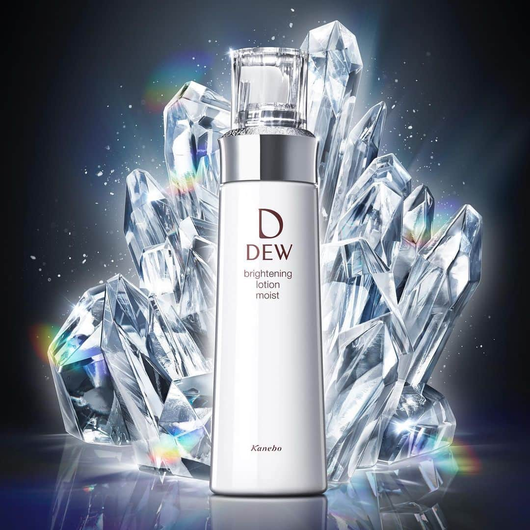 デュウ／DEW officialさんのインスタグラム写真 - (デュウ／DEW officialInstagram)「✨ ＊ ・・・・・・・・・・・・・・・ ✨DEW ブライトニング美白 投稿キャンペーン ＊ DEW ブライトニング美白 使用実感の投稿で、​​ 抽選で5名様に春夏に最適なアイテムの 現品セットをプレゼント。 ​​＊ ​​キャンペーンは5月31日（金）まで実施中！ ※締め切り間近です。 ​​＊ ​​詳しくはDEWブランドサイトをご覧ください。 ​​・・・・・・・・・・・・・・・ ＊ DEW ブライトニング美白 ＊ 乾燥によってくすんで見える肌に うるおいを与えるブライトニング発想で、 肌全体が透明感のある明るい肌へ。 ＊ メラニンの生成を抑え、シミ・ソバカスを防ぐ。 ＊ @dew_official_jp ＊ #dew #美しむ #dewで美しむスキンケア ＊ #ブライトニング美白 #ファンデするのがもったいない #想い #想いを込めて #美肌 #美肌作り #美活 #スキンケア #基礎化粧品 #保湿 #保湿ケア #とろみ #うるおい #透明感 #うるおい透明感 #透明感ほしい #ブライトニングローション #ブライトニングエマルジョン #ブライトニングクリーム #beautiful #time #experience」5月24日 18時09分 - dew_official_jp