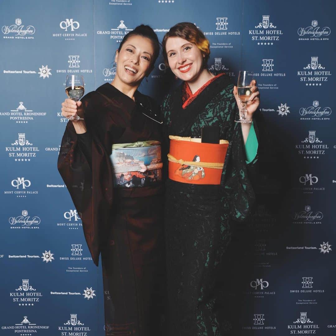 池田有希子さんのインスタグラム写真 - (池田有希子Instagram)「スイス大使館 × #lafonduetokyo 主催のパーティーにお招きいただきました！ スイスに敬意を表したファッションがしたくて色々探していたら見つけた @kimonotteichiroya さんのマッターホルン帯！！ポチった時はガッツポーズが出ました💪😊上手いこと柄をお太鼓に持ってこれて一安心😚皆様がめちゃくちゃ気に入って下さって嬉しかった〜😍最高のパーティをありがとうございました🇨🇭❤️お会いできた皆様に感謝😍❤️ #inlovewithswitzerland #swissdeluxehotels photos by @wmikezsps ⬅︎omg I’m genuinely happy to know him and his talent!!!」5月24日 18時11分 - yukikoikeda