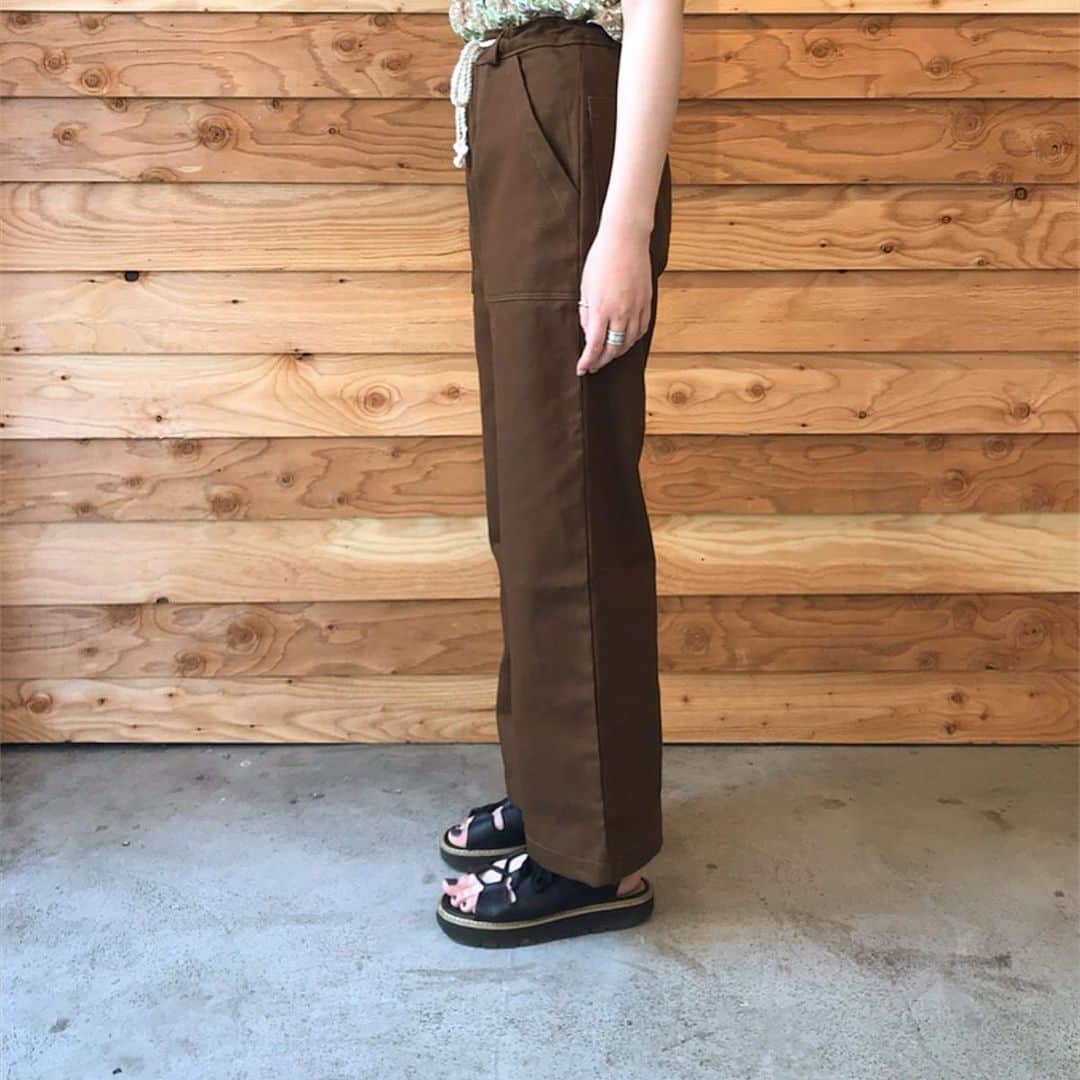 TheSunGoesDownさんのインスタグラム写真 - (TheSunGoesDownInstagram)「【TSGD】  TSGS brown wide pants staff:156cm  前回のWHITEに続いて、 ブラウンのワイドパンツを製作致しました。  ミリタリー&ワークテイストを取り入れ、 適度なバランス感を演出。 肉厚コットン100%を使用しているので 長く愛用でき経年変化も楽しめる一着です。  本日Online storeにも掲載致しました。 店頭でもお取り扱いございますので、 是非見にいらしてください🌿  #tsgd #thesungoesdowntokyo  #vintage #fashion #vintagefashion #vintageclothing #Eurovintage  #usavintage #coordinate#アメリカ古着#ヨーロッパ古着#shibuya#渋谷 #下北沢 #学芸大学 #古着屋 #古着 #大人古着 #東京古着屋#渋谷古着屋 #下北沢古着屋 #学芸大学古着屋」5月24日 18時11分 - tsgd_tokyo
