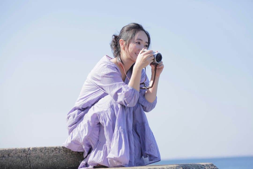 江守沙矢さんのインスタグラム写真 - (江守沙矢Instagram)「カメラを新調したし、あったかくなってきたので カメラを持っていろんなところにお出かけして たくさん写真を撮りたいなと思っている今日この頃。 . . . . . #海 #sea #船 #軍港 #無人島 #photo #photograph #photographer #写真 #ポートレート #portrait #japanesesea #日本の海 #japanesegirl #ファインダー越しの私の世界 #海と私 #横須賀 #カメラ女子 #カメラ女子デビュー #カメラと私」5月24日 18時14分 - saya_emori