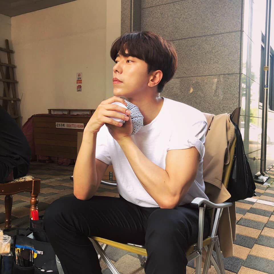 ユン・ヒョンミンのインスタグラム：「더위조심하셔야합니다 모두~🌞」