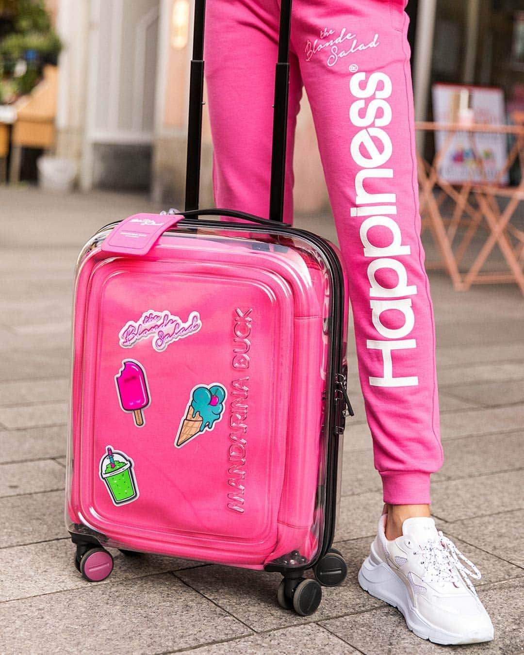 Blonde Saladさんのインスタグラム写真 - (Blonde SaladInstagram)「TRAVELLING HAS NEVER BEEN SO COOL🌍 Be summer ready with our limited edition @mandarinaduckit X The Blonde Salad trolley! 💘 #theblondesalad #mandarinaduck #newcollection #ss19 #travel #summer」5月24日 18時18分 - theblondesalad