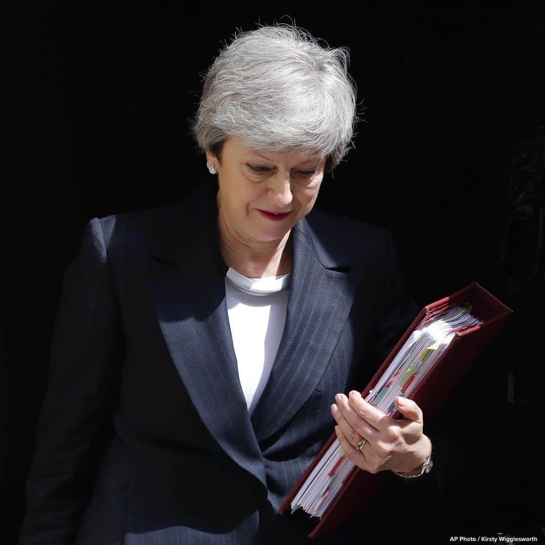 ABC Newsさんのインスタグラム写真 - (ABC NewsInstagram)「BREAKING: U.K. Prime Minister Theresa May has announced her resignation, putting an end to months of speculation over her future because of her handling of Brexit. #theresamay #politics #uk #primeminister」5月24日 18時29分 - abcnews