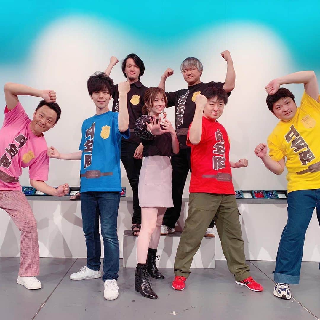 伊藤陽佑のインスタグラム：「演出、主題歌作詞作曲、グッズデザイン、ポスターデザインなど担当しました舞台「戦え！特オタ中年隊」本日初日を迎えました！本番前に #宮島咲良 が激励にきてくれました  日曜日までのほんの5公演ですが、圧倒的にオタオモロイです。神保町花月で僕と握手！(伊藤客席にいますので声かけてね」