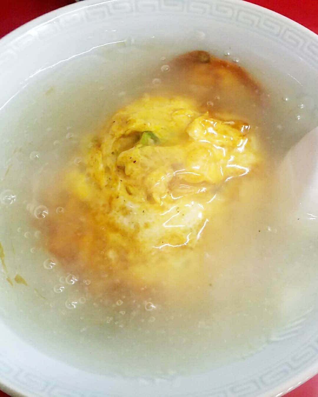 町田星児さんのインスタグラム写真 - (町田星児Instagram)「こういう天津飯を求めてました。塩味なんかな。とにかく普通の醤油味の天津飯は僕には味が濃すぎるのです。 餃子は皮から手作り。こちらの方がこの店の名物。 京都の西院駅から暑い中重い荷物を持ち15分ぐらい歩いて、汗だくになって食べた。(二条駅からなら徒歩7分らしい)。また行く。(スマホのカメラが壊れてて店の外観写真がボケた)。 #龍園」5月24日 18時30分 - machidaseiji