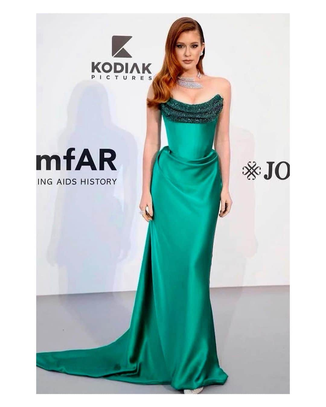 ヴィヴィアンウエストウッドさんのインスタグラム写真 - (ヴィヴィアンウエストウッドInstagram)「@marinaruybarbosa wears an emerald green draped silk satin corset gown with Swarovski crystal detailing from the #VivienneWestwood Couture collection, to the 26th annual amfAR Gala in Cannes at the Hôtel du Cap #Cannes2019」5月24日 18時39分 - viviennewestwood