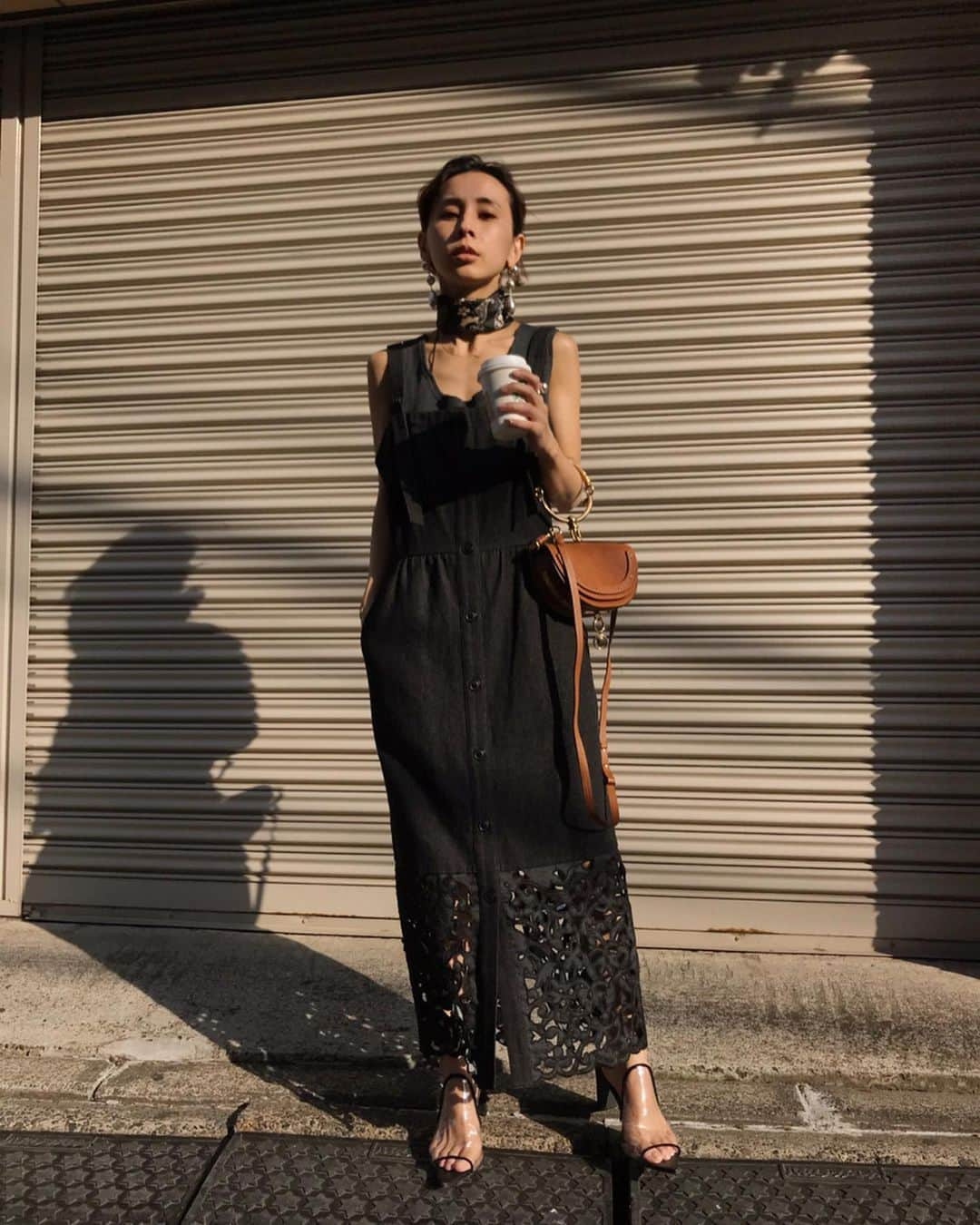 黒石奈央子さんのインスタグラム写真 - (黒石奈央子Instagram)「あめりふく . CUT WORK INDIGO DRESS ¥19400+tax 5/28 MEDI ELABORATE TANK ¥7400+tax 5/28 サンダル  6月 . . 人気になりそうな予感しかしないカットワークのデニムドレス😍 裾のレースカットワークがポイントです！ .  @ameri_shinjuku @amerivintage @ameri_daikanyama @ameri.shinsaibashi #ameri#amerivintage #fashion #coordinate#ootd#outfit#osanposnap #705_outfit #大人ファッション #大人コーディネート #大人スタイル #modestyle #modefashion#modecasual」5月24日 18時44分 - blackstone705