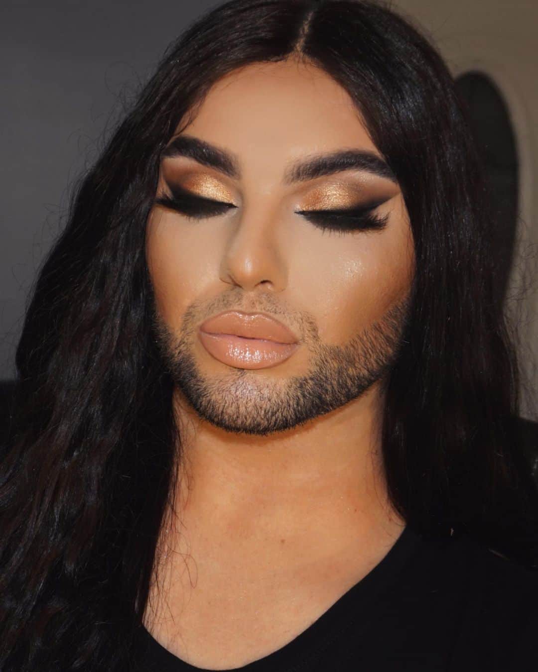 A riel D iazのインスタグラム：「*Alexa play every man who ever thought he could play me*  Eyes: @natashadenona biba palette, @anastasiabeverlyhills desert pigment, @urbandecaycosmetics perversion liner.  @lillylashes So extra Miami lashes. @benefitcosmetics 6 precisely my brow & 24 hr brow gel.  Lips: @kkwbeauty nude 2 liner and lipstick with @bobbibrown east coast slay.  Face: @toofaced born this way Foundation ‘praline’ & Concealer ‘nude’. @hudabeauty banana bread powder, @benefitcosmetics caramel bronzer & cookie highlight.」