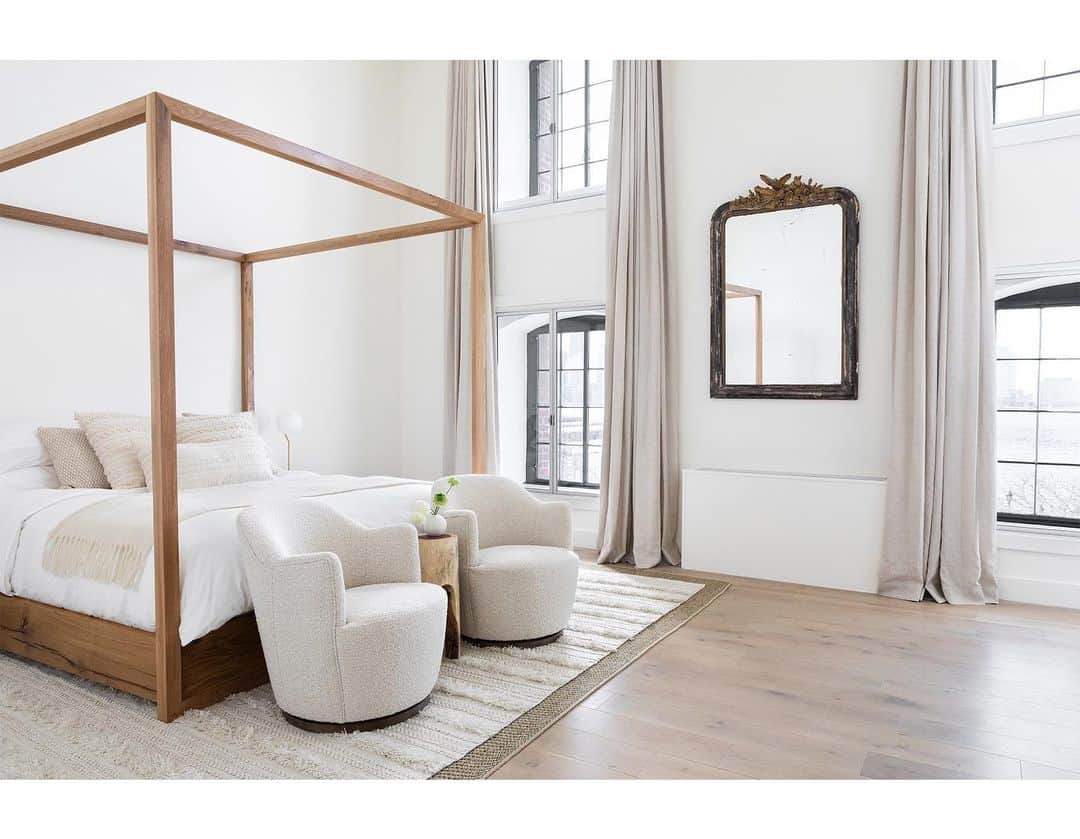 エリン フェザーストンのインスタグラム：「I love this view of the master bedroom inside my NYC apartment. The antique mirror is the only thing that I reinstalled from the original version of the apartment- I found it at the Paris flea market years ago. I think that touch of antiquity blends well with the organic modern choices in the room. My other favorite element here are the layered @annieselke rugs that ground the furniture. I was particularly smitten with the Moroccan wedding blanket inspired white rug- which brings texture and interest to the neutral palette. 📷@selliottphoto #thefetherednest」