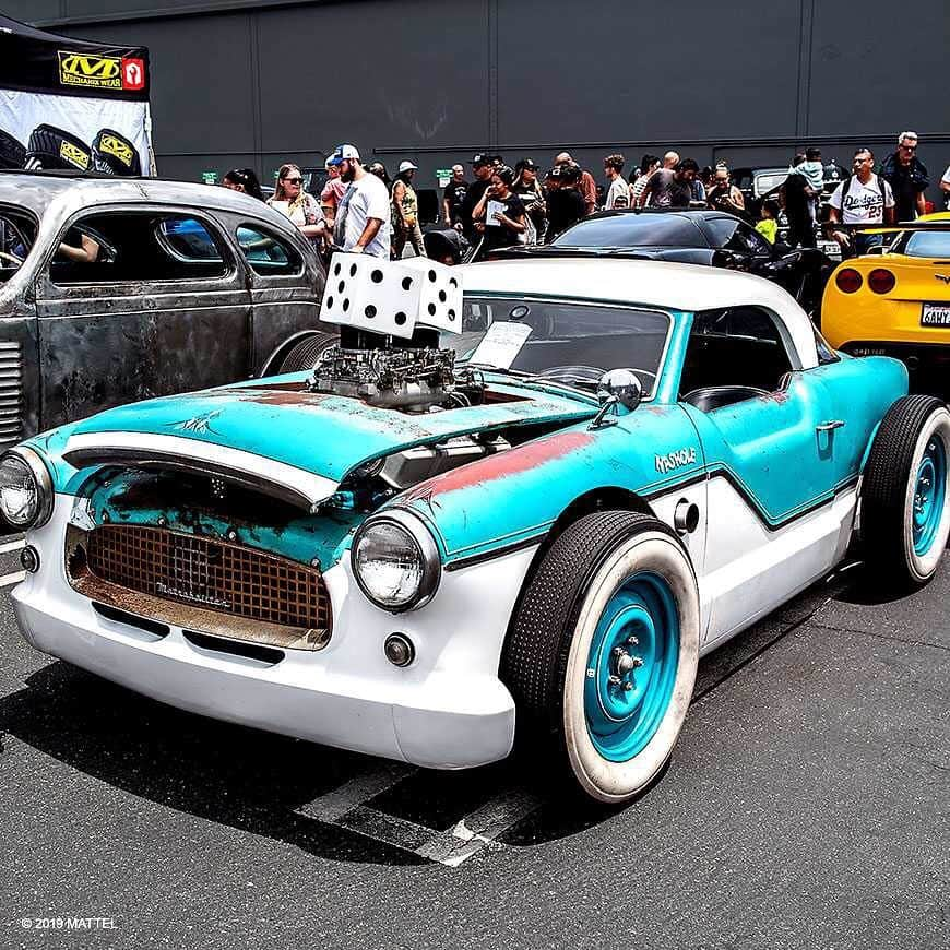 Hot Wheelsさんのインスタグラム写真 - (Hot WheelsInstagram)「Introducing the winner of the El Segundo #HotWheelsLegends stop: Greg Salzillo and his 1957 Nash Metropolitan! Greg knew this car body needed a lot of work, but he wanted to do something completely out of the box, and that's exactly what he did! Greg and his friend spent 6 months researching and designing. Four months later, their dedication resulted in a completely custom chassis, all-new sheet metal welded from scratch, and a small-block Chevy 305 turbo engine. Talk about rolling the dice! 🎲 Swipe for a closer look at this masterpiece—and congratulations, Greg!🏆 . . . . #hotwheels #hotwheelslegendstour #customcars #nashmetropolitan #carsofinstagram」5月25日 4時30分 - hotwheelsofficial