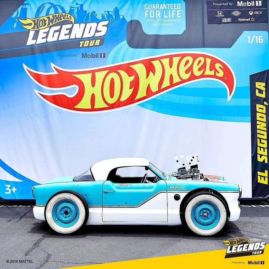 Hot Wheelsさんのインスタグラム写真 - (Hot WheelsInstagram)「Introducing the winner of the El Segundo #HotWheelsLegends stop: Greg Salzillo and his 1957 Nash Metropolitan! Greg knew this car body needed a lot of work, but he wanted to do something completely out of the box, and that's exactly what he did! Greg and his friend spent 6 months researching and designing. Four months later, their dedication resulted in a completely custom chassis, all-new sheet metal welded from scratch, and a small-block Chevy 305 turbo engine. Talk about rolling the dice! 🎲 Swipe for a closer look at this masterpiece—and congratulations, Greg!🏆 . . . . #hotwheels #hotwheelslegendstour #customcars #nashmetropolitan #carsofinstagram」5月25日 4時30分 - hotwheelsofficial