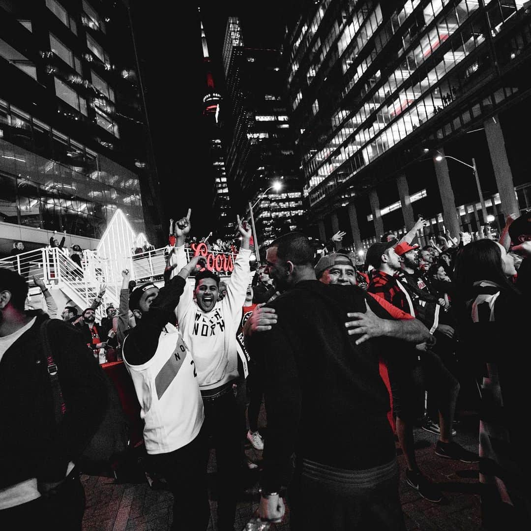 トロント・ラプターズさんのインスタグラム写真 - (トロント・ラプターズInstagram)「Free smoke. #WeTheNorth」5月25日 4時52分 - raptors