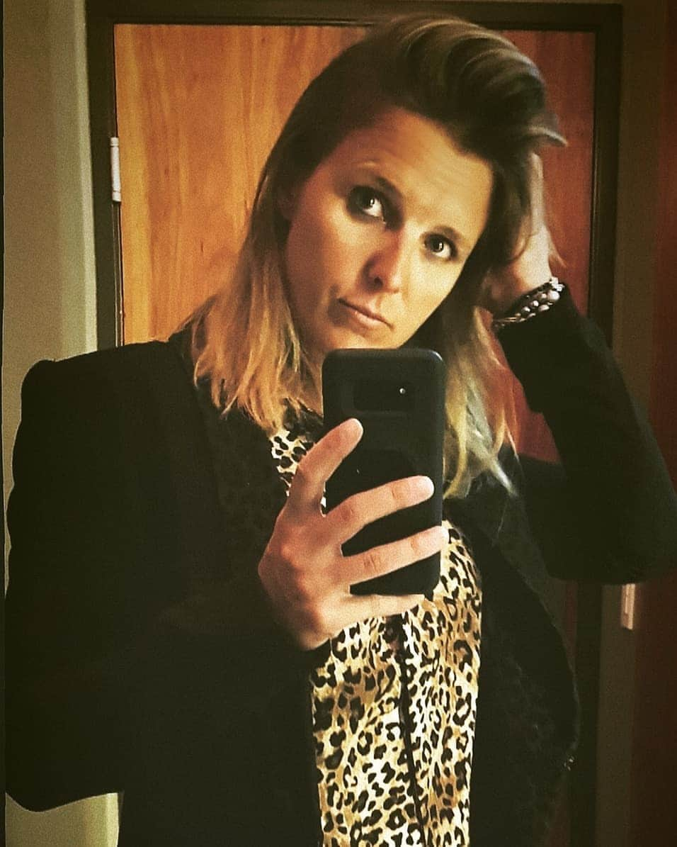 キルステン・フリプケンスさんのインスタグラム写真 - (キルステン・フリプケンスInstagram)「Walking in the weekend like... 🐆 Fri-yay selfie vibes with my @samsung_be 📸 😍  #leopard #wildhairdontcare #samsung #galaxys10  #sponsored  #ad」5月25日 4時57分 - kirstenflipkens