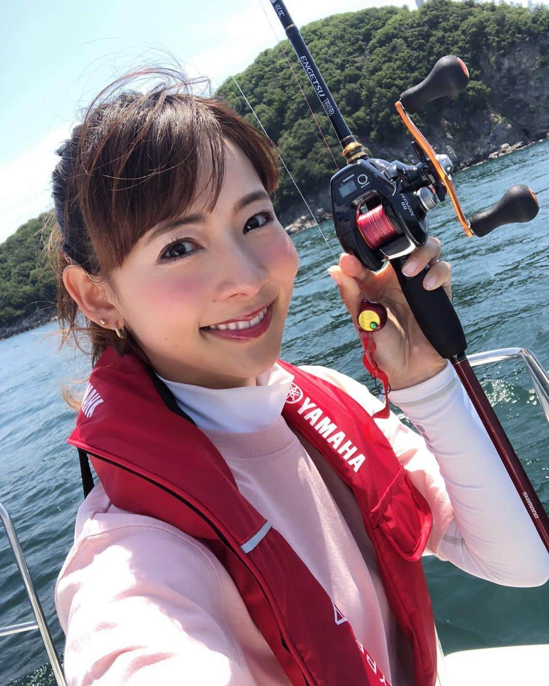 阪本智子さんのインスタグラム写真 - (阪本智子Instagram)「‪🎣‬♡ 釣りも少しだけさせて頂きました💖✨ が...( ˙꒳˙ก̀) #9時半出船😯 #釣り時間2時間😧 #時合いってなあに😲 #結果はいかに🤭 ＊ #fishing #shikoku #boat #boatfishing #yamaha #seastyle  #釣り #四国 #船 #船釣り #プレジャーボート #シースタイル #海 #海釣り #タイラバ #阪本智子」5月25日 4時58分 - tomoko_sakamoto423