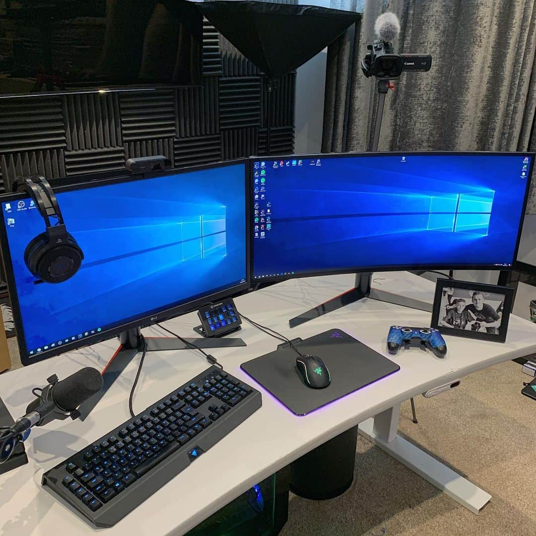 トム・キャセルさんのインスタグラム写真 - (トム・キャセルInstagram)「The Battlestation looking 🔥💙 #LGUltraGear #34GK950F #ad」5月25日 5時01分 - syndicate