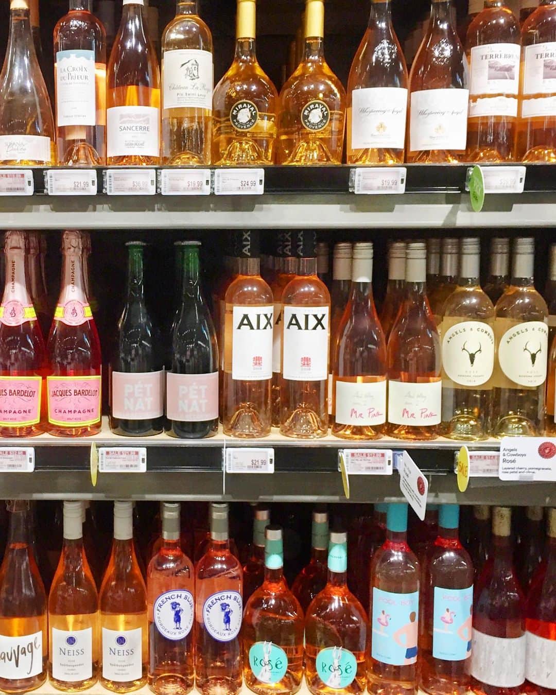 Whole Foods Marketさんのインスタグラム写真 - (Whole Foods MarketInstagram)「Rosé in 4 words: Pretty. Refreshing. On sale. 🌸 Just in time for #NationalWineDay tomorrow, it’s the perfect chance to try our favorites. 20% off Best in Class Rosés, 3 days only, 5/24-5/26/19. #Linkinbio for more details.」5月25日 5時04分 - wholefoods